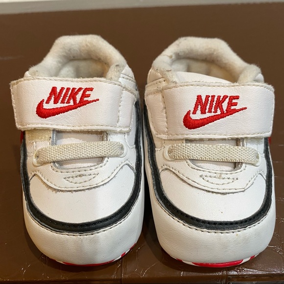 Infant 3c Nike soft sole crib sneaker - Picture 2 of 5